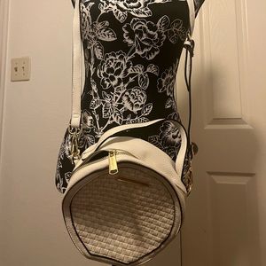 Steve Madden white cross body.